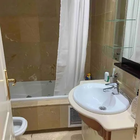 Amazing Beachfront Apt With Jacuzzi, 1 Minute To Beach, 2bdr And 2baths Lägenhet
