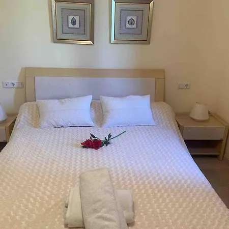 Amazing Beachfront Apt With Jacuzzi, 1 Minute To Beach, 2bdr And 2baths Lägenhet