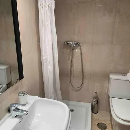Amazing Beachfront Apt With Jacuzzi, 1 Minute To Beach, 2bdr And 2baths Естепона