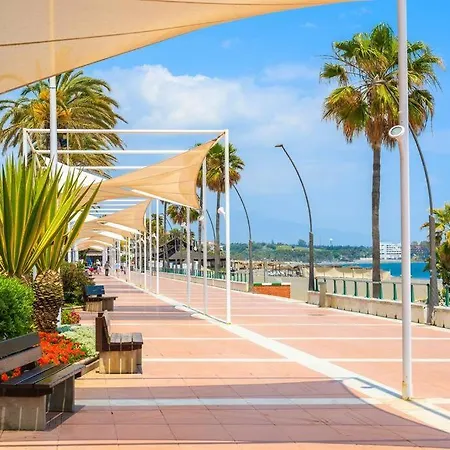 Amazing Beachfront Apt With Jacuzzi, 1 Minute To Beach, 2bdr And 2baths Естепона