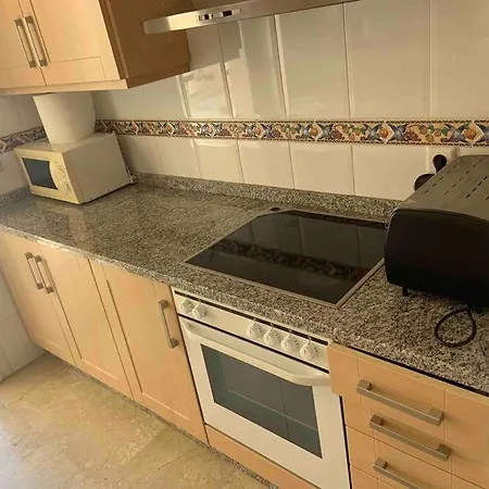 Апартаменти Amazing Beachfront Apt With Jacuzzi, 1 Minute To Beach, 2bdr And 2baths Естепона